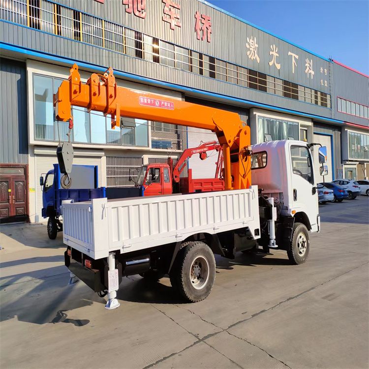 荥阳市三轮随车吊定制 农用改装机自备吊中瑞长期出售